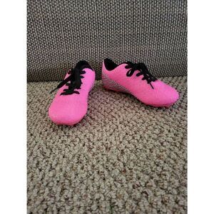 BomKinta hot pink cleats